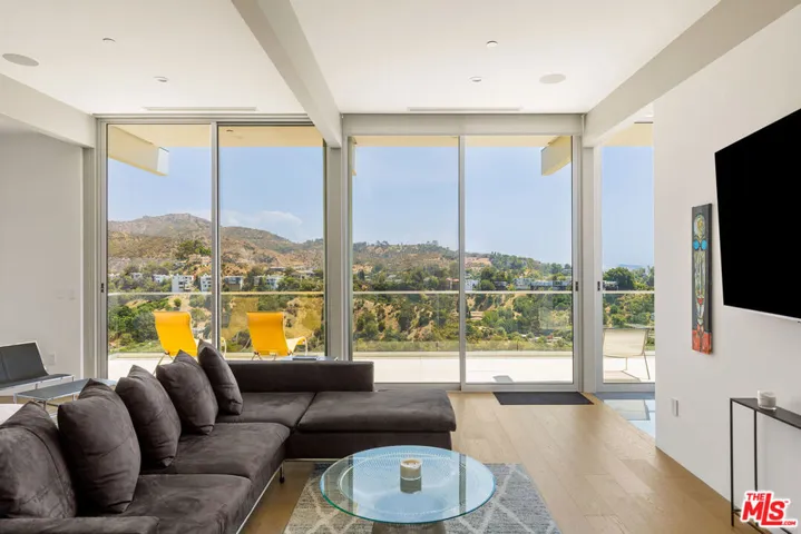 2650 Creston Drive, Los Angeles, California 90068