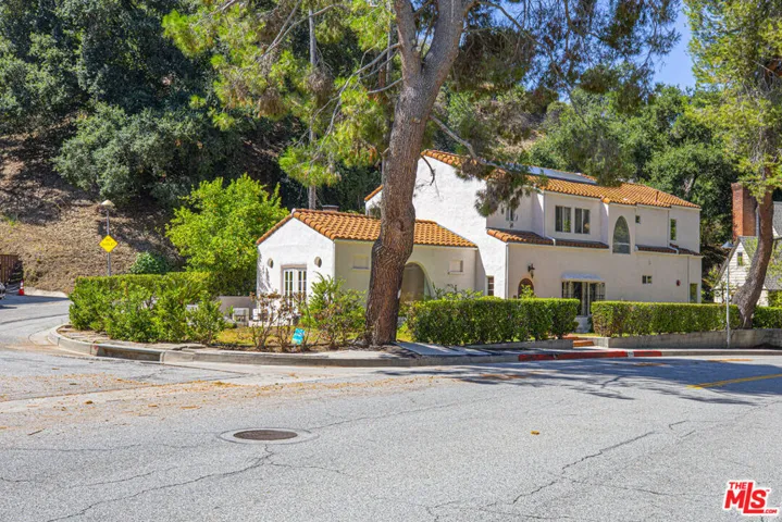 2644 E Chevy Chase Drive, Glendale, California 91206