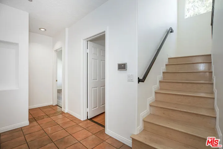 2644 E Chevy Chase Drive, Glendale, California 91206