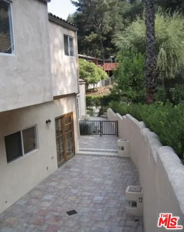 2644 E Chevy Chase Drive, Glendale, California 91206