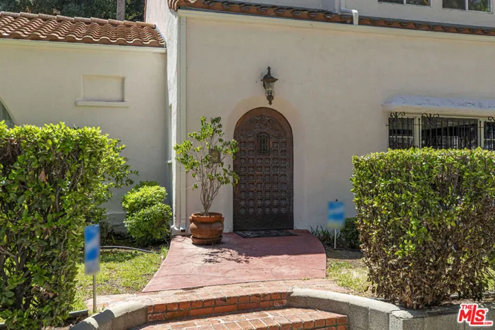 2644 E Chevy Chase Drive, Glendale, California 91206