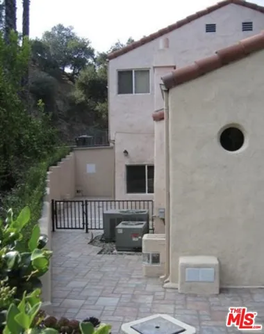 2644 E Chevy Chase Drive, Glendale, California 91206