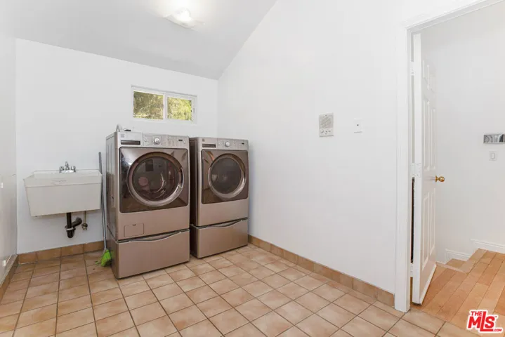 Separte Laundry room