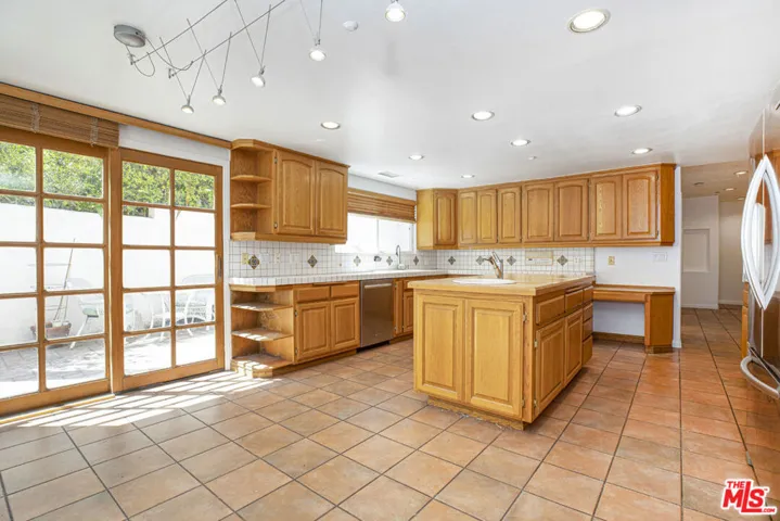 2644 E Chevy Chase Drive, Glendale, California 91206