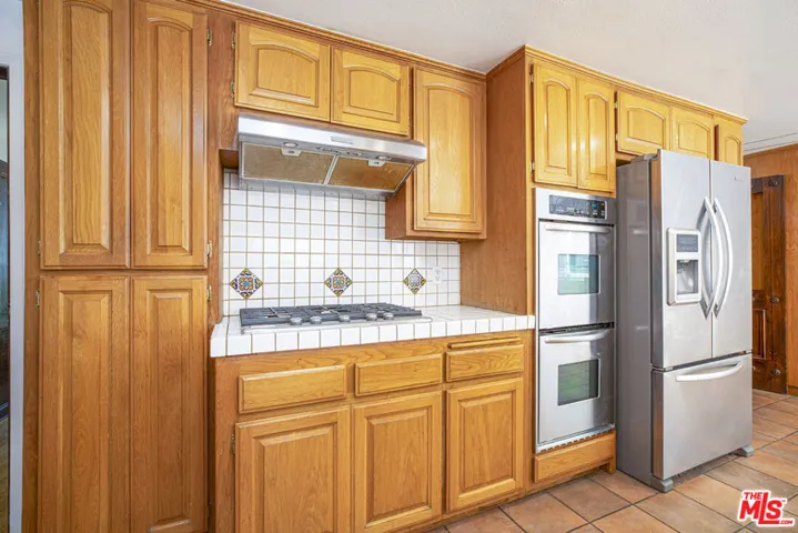 2644 E Chevy Chase Drive, Glendale, California 91206
