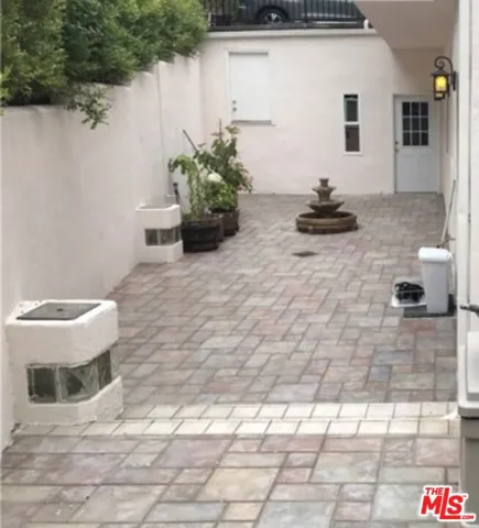 2644 E Chevy Chase Drive, Glendale, California 91206