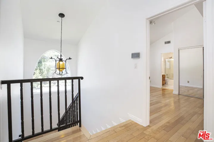 2644 E Chevy Chase Drive, Glendale, California 91206