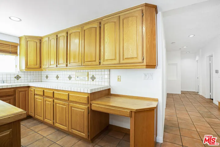 2644 E Chevy Chase Drive, Glendale, California 91206