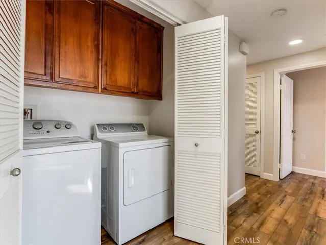 Washer and dryer between the bedrooms.