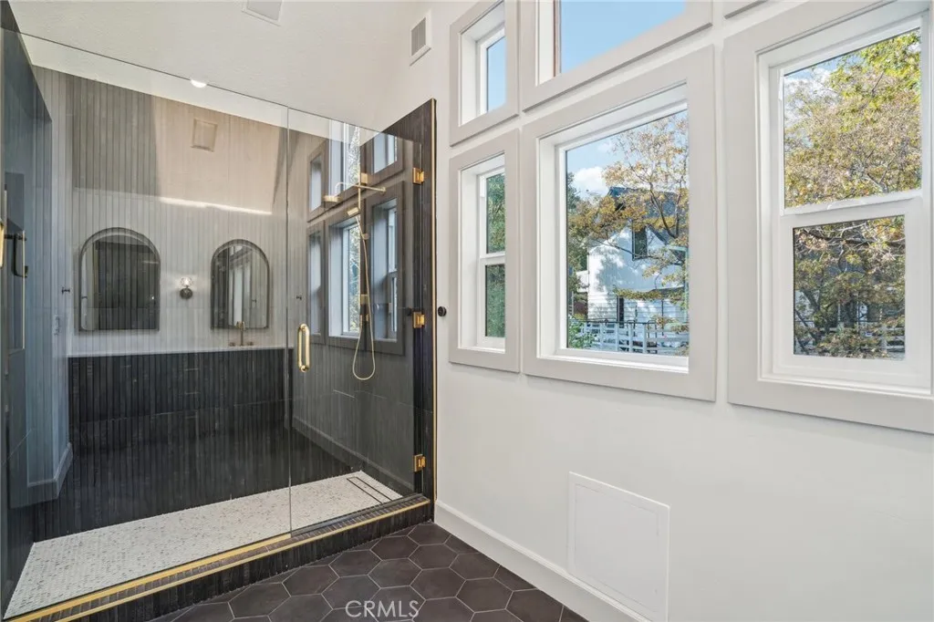 995 Tirol Lane, Lake Arrowhead, California 92352 home-pic-37