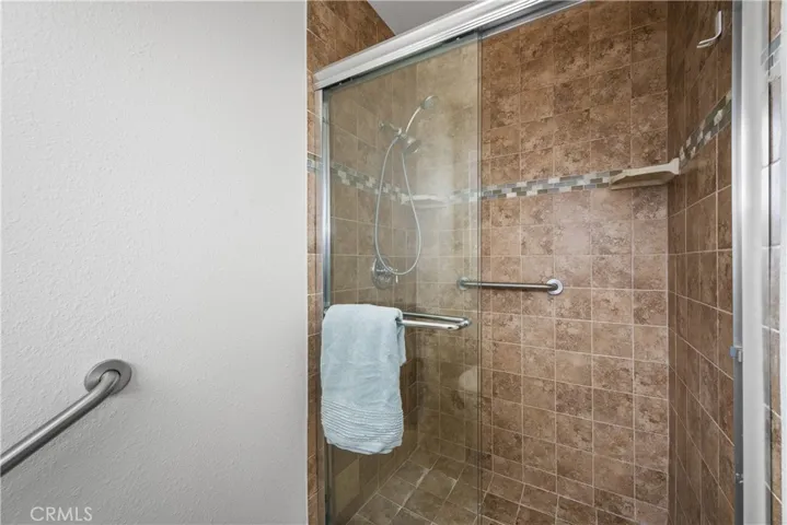 Master tiled walk-in shower