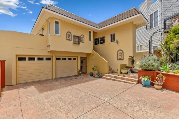 22122 E Cliff Drive, Santa Cruz, California 95062