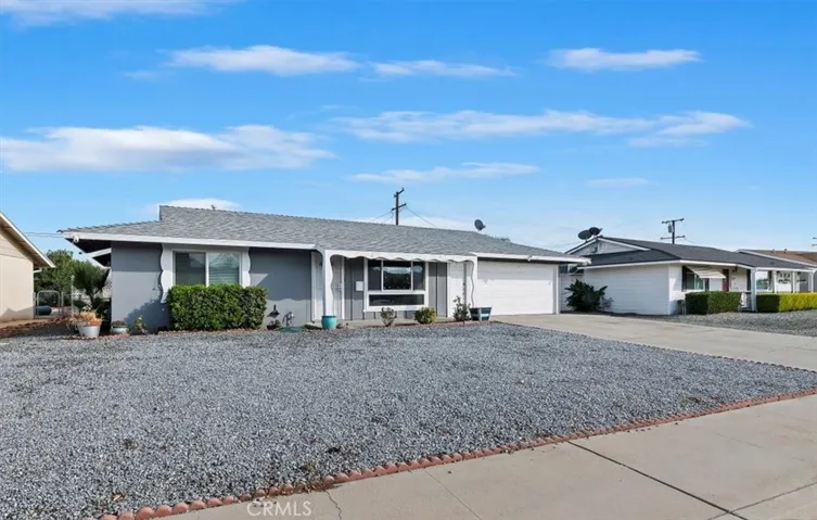 Welcome to 26409 Ridgemoor Rd!