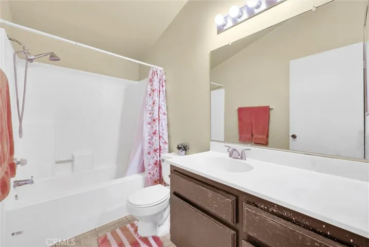 UPSTAIRS BATHROOM
