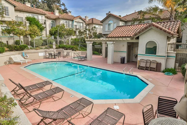 iGarage and Community Pool3