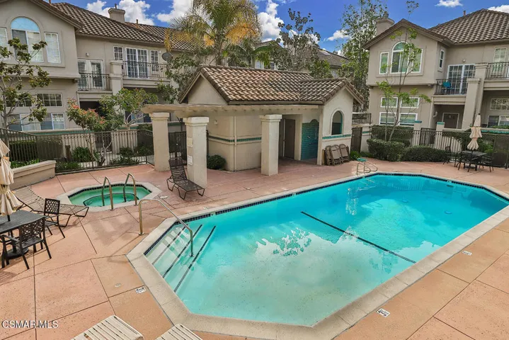iGarage and Community Pool4