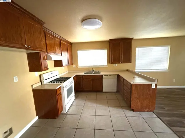 Unit A kitchen
