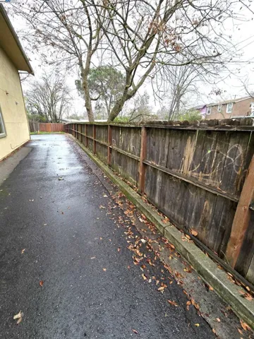 Driveway to back parking lot