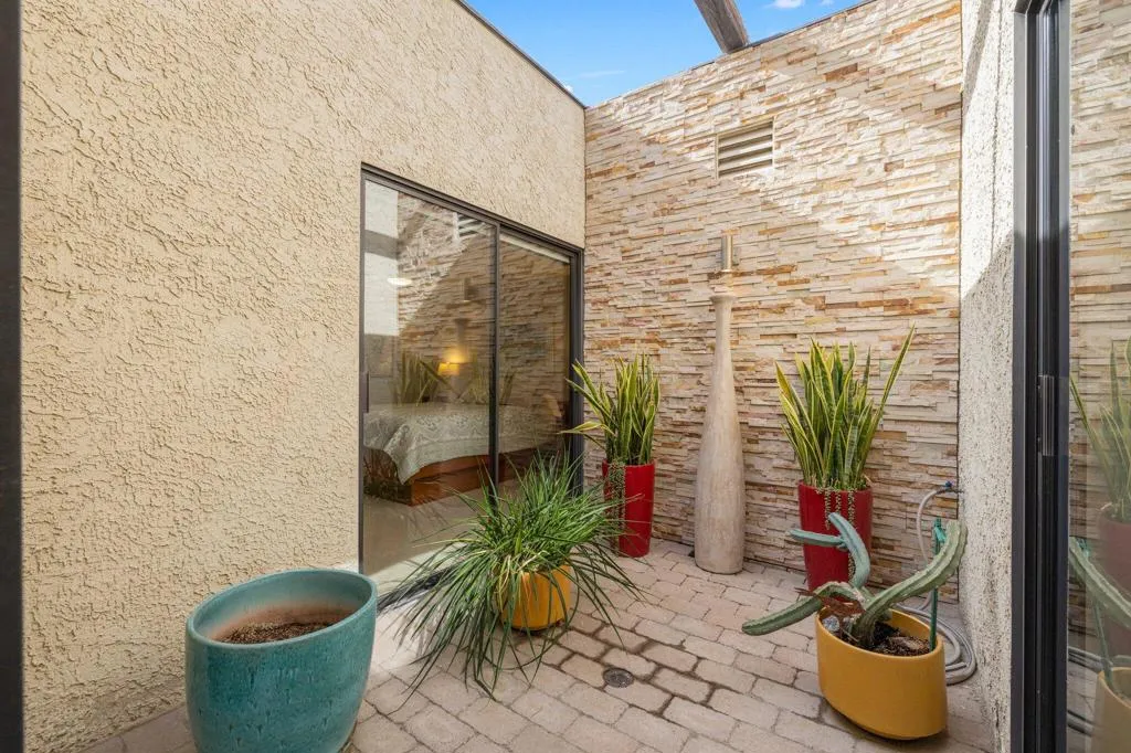 48628 Sundrop Court, Palm Desert, California 92260 home-pic-17
