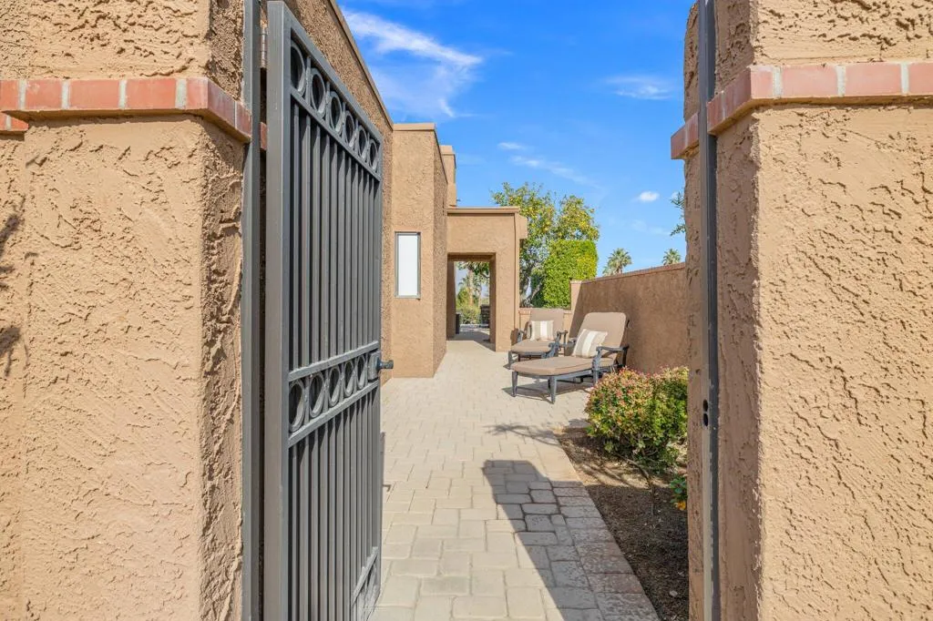 48628 Sundrop Court, Palm Desert, California 92260 home-pic-40