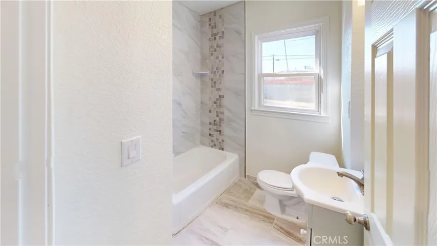 1425 N Howard Avenue, Fresno, California 93703