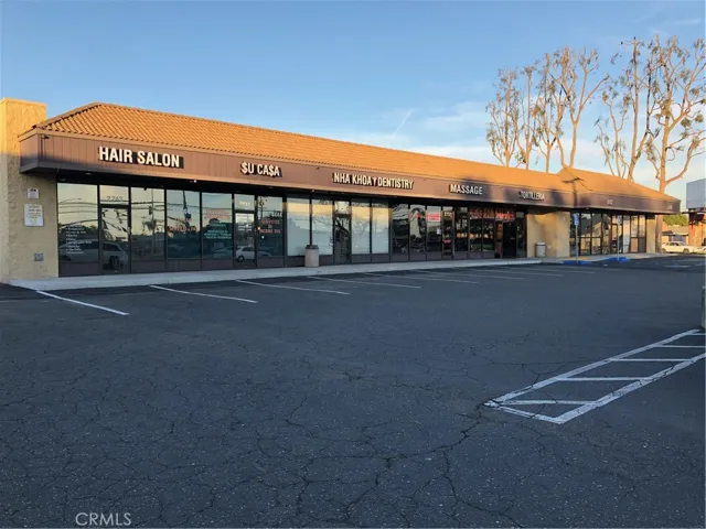 2733 W Edinger Avenue, Santa Ana, California 92704