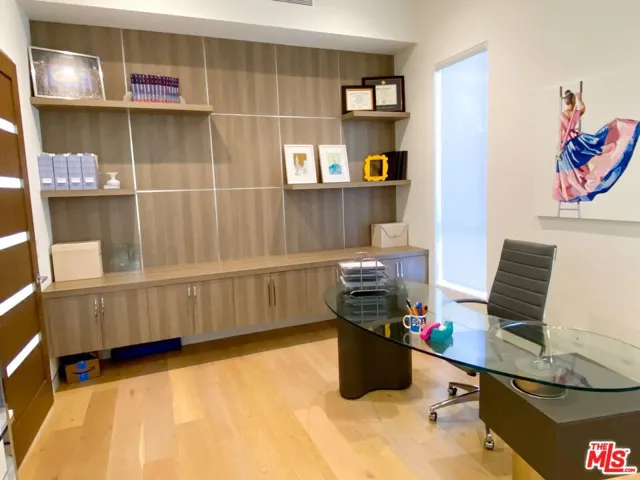 6221 Maryland Drive, Los Angeles, California 90048