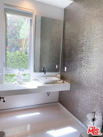 6221 Maryland Drive, Los Angeles, California 90048