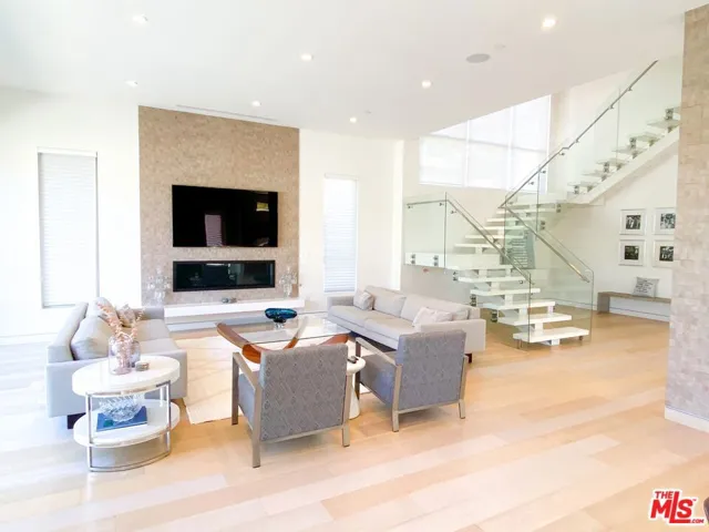 6221 Maryland Drive, Los Angeles, California 90048