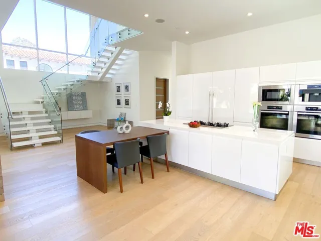 6221 Maryland Drive, Los Angeles, California 90048