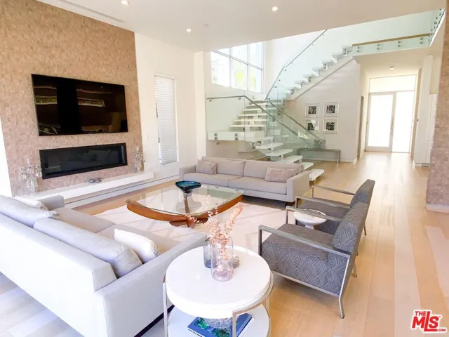 6221 Maryland Drive, Los Angeles, California 90048