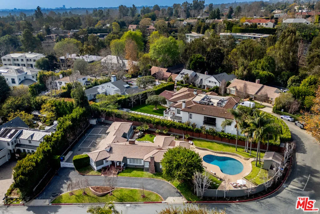 157 N Woodburn Drive, Los Angeles, California 90049 home-pic-34