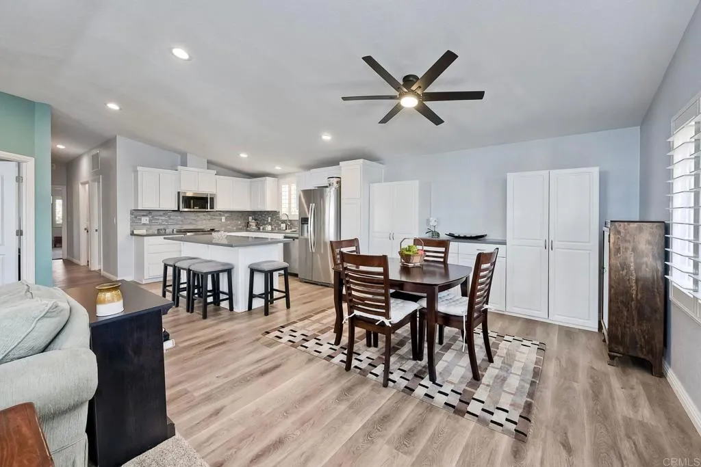 525 W El Norte Parkway Spc 203, Escondido, California 92026 home-pic-1