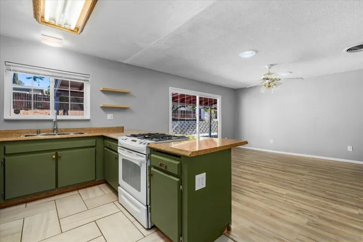 13721 Ridge Hill Rd, El Cajon, California 92021