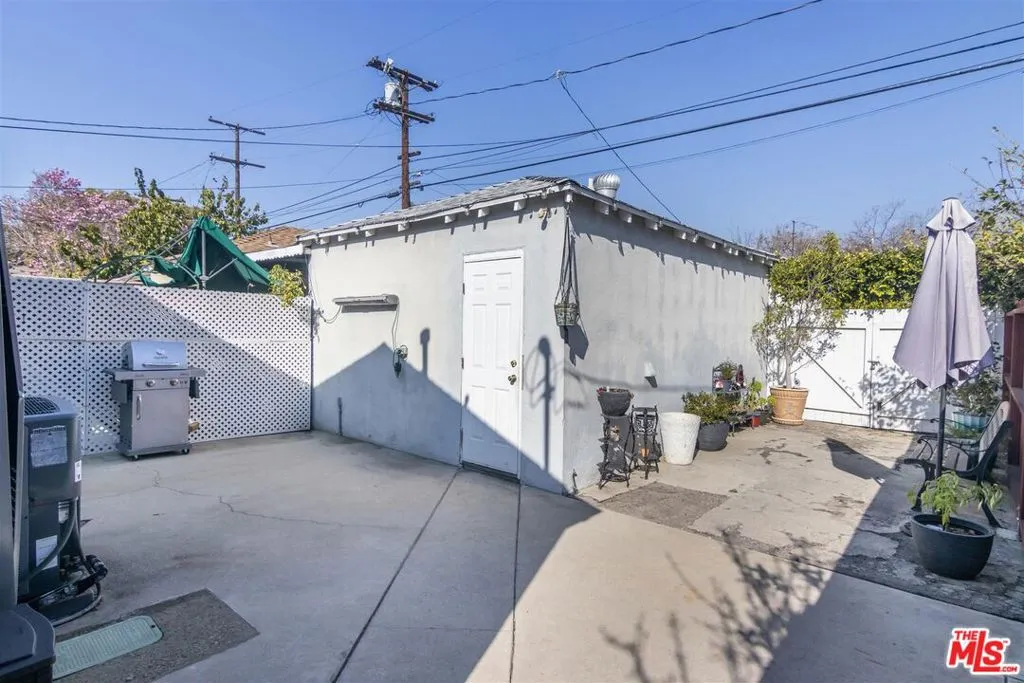 1414 N Whitnall Highway, Burbank, California 91505 home-pic-13
