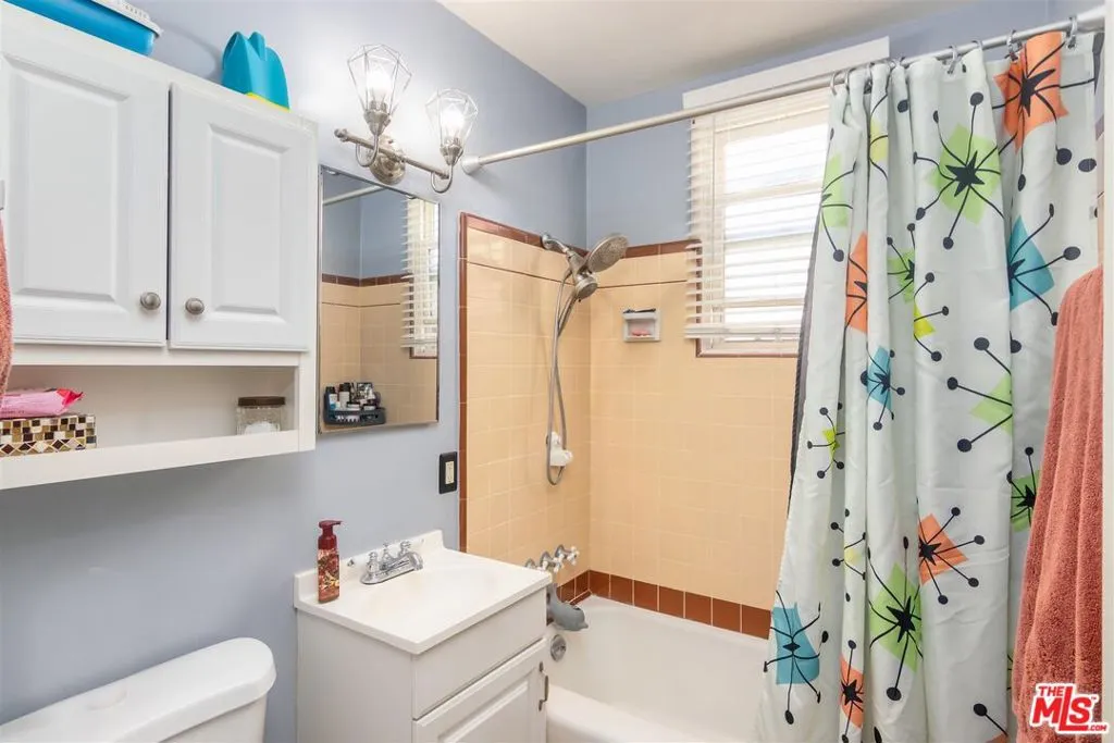 1414 N Whitnall Highway, Burbank, California 91505 home-pic-8