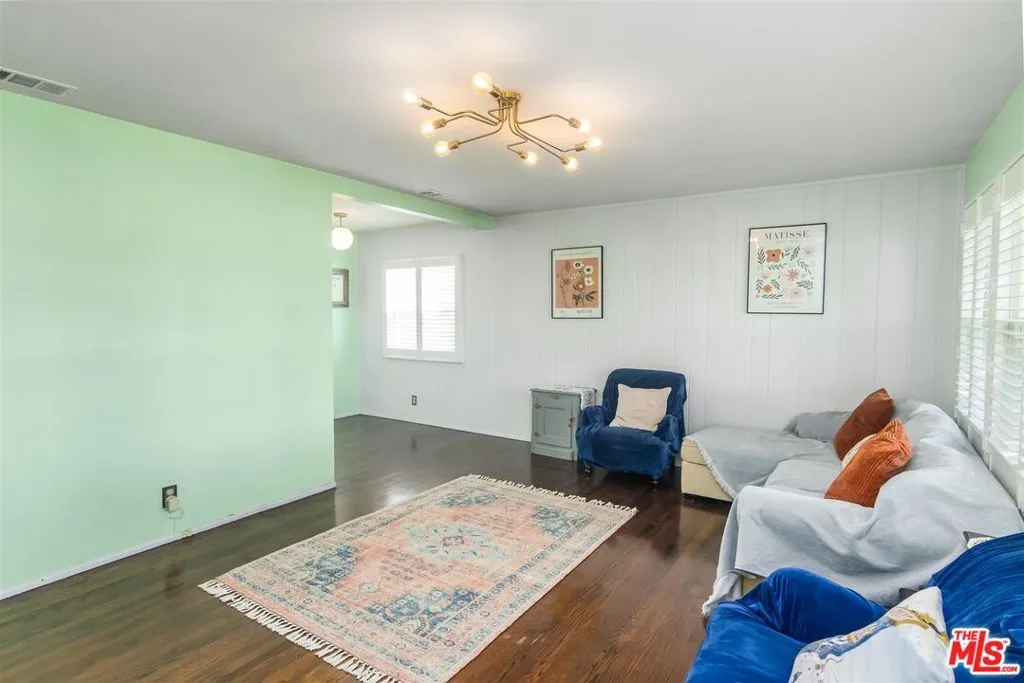 1414 N Whitnall Highway, Burbank, California 91505 home-pic-3