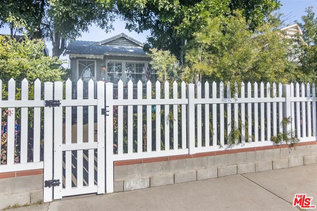 1414 N Whitnall Highway, Burbank, California 91505 home-pic-14