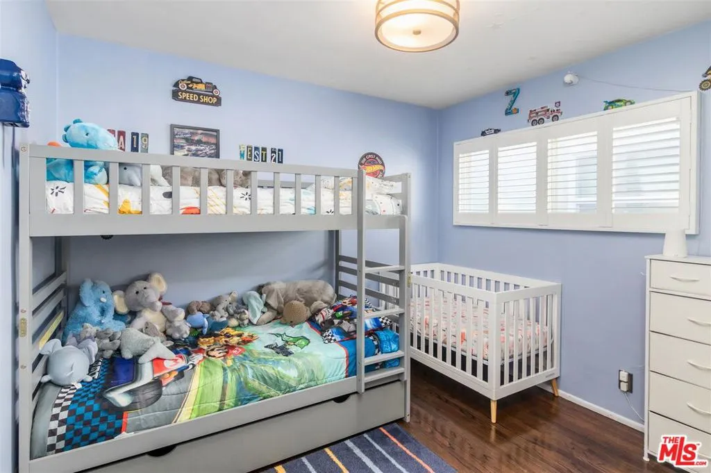 1414 N Whitnall Highway, Burbank, California 91505 home-pic-9