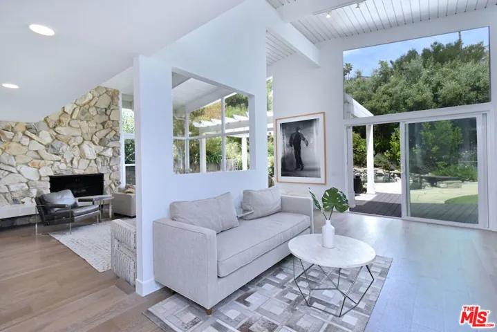 13413 Bayliss Road, Los Angeles, California 90049