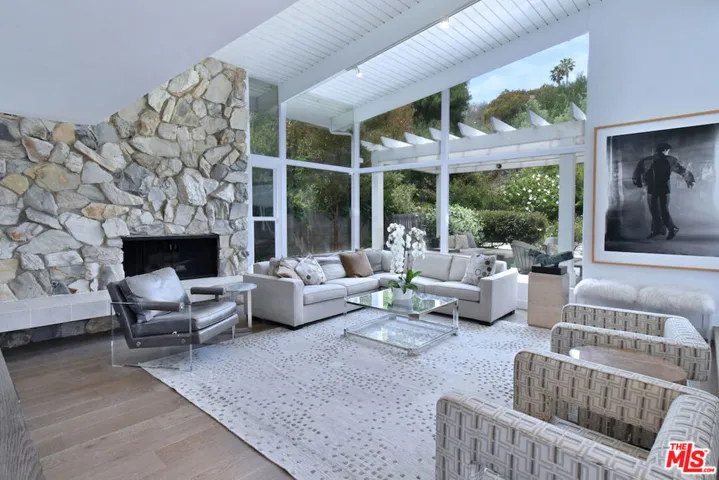 13413 Bayliss Road, Los Angeles, California 90049