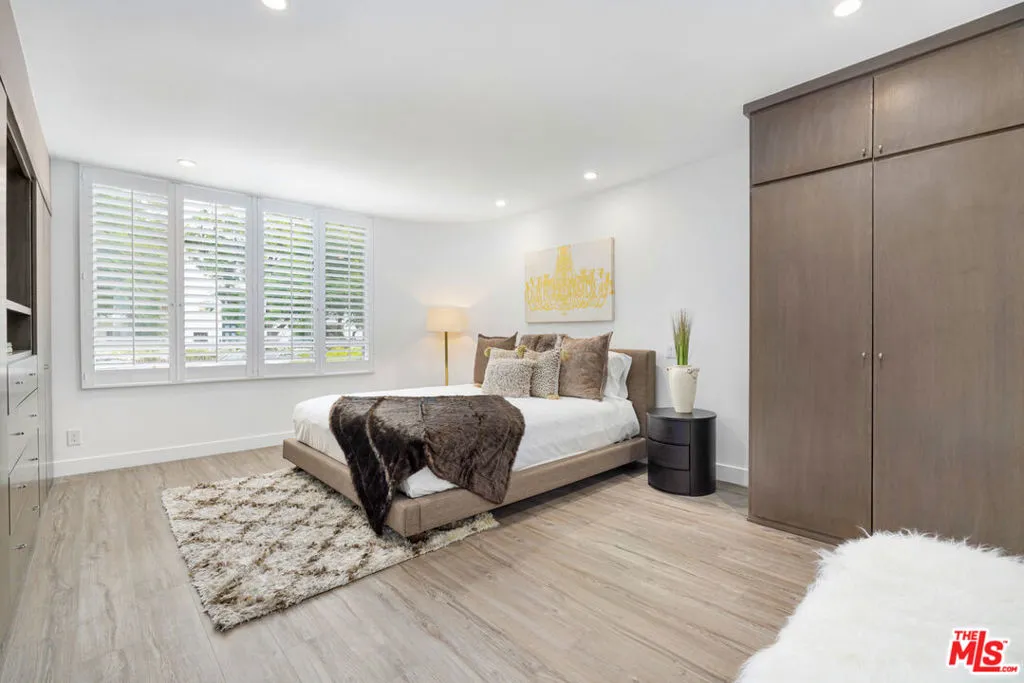 419 N Oakhurst Drive 101, Beverly Hills, California 90210 home-pic-12