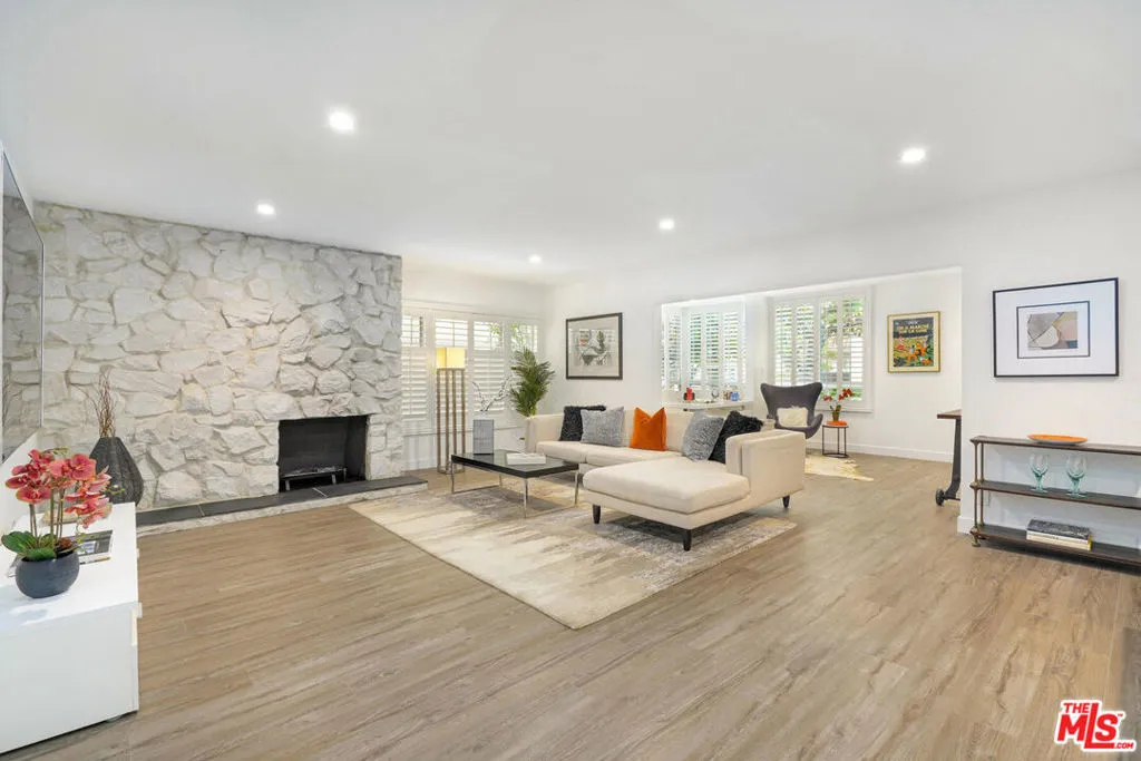 419 N Oakhurst Drive 101, Beverly Hills, California 90210 home-pic-3