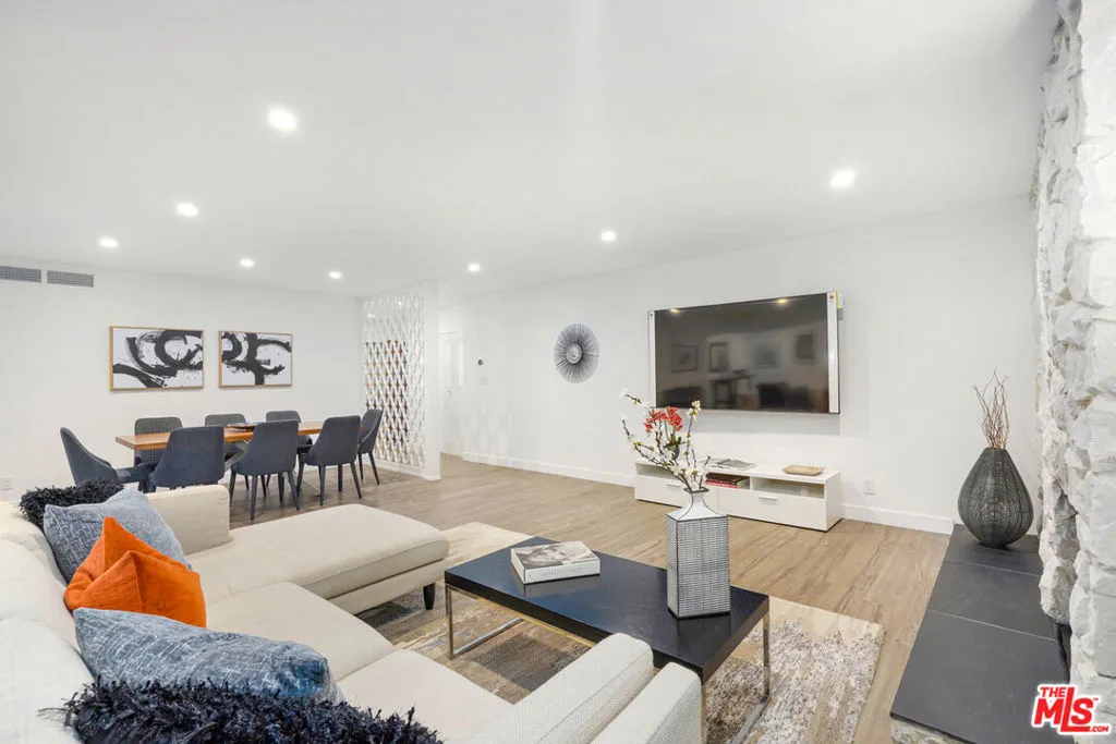 419 N Oakhurst Drive 101, Beverly Hills, California 90210 home-pic-11
