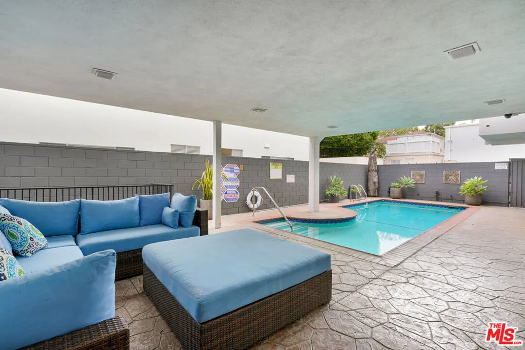 419 N Oakhurst Drive 101, Beverly Hills, California 90210 home-pic-20