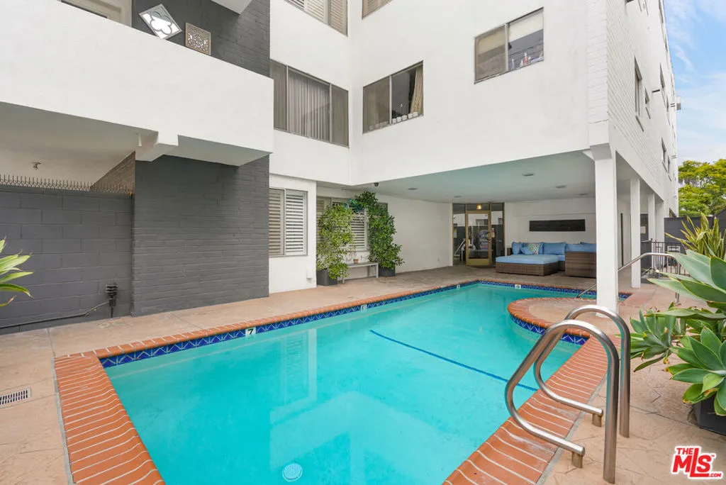 419 N Oakhurst Drive 101, Beverly Hills, California 90210 home-pic-19
