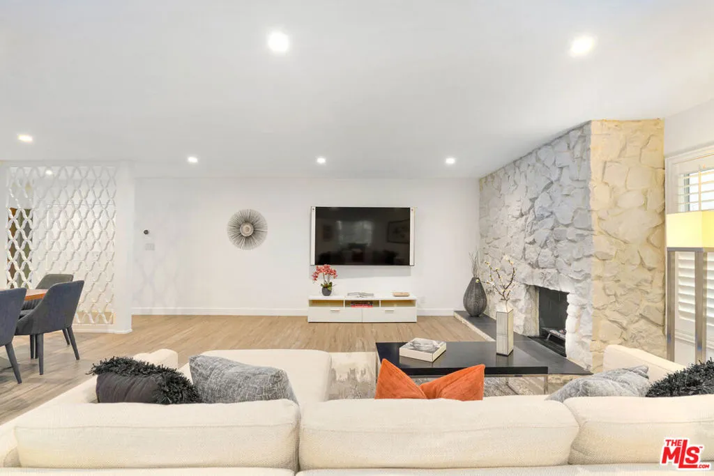 419 N Oakhurst Drive 101, Beverly Hills, California 90210 home-pic-8