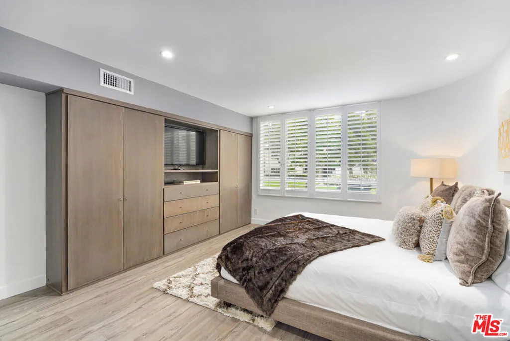 419 N Oakhurst Drive 101, Beverly Hills, California 90210 home-pic-13