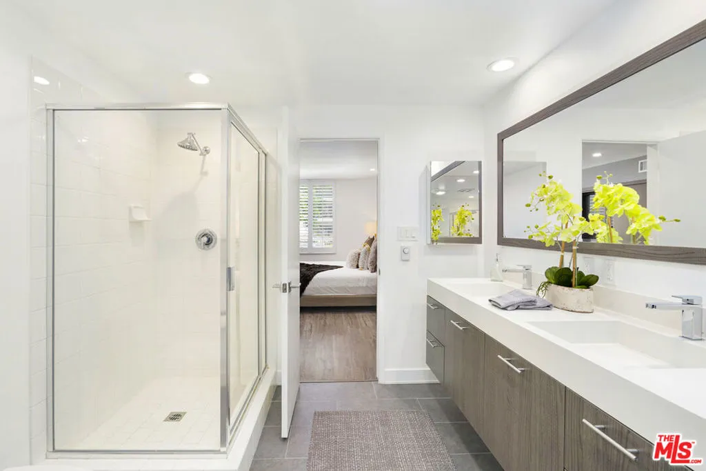 419 N Oakhurst Drive 101, Beverly Hills, California 90210 home-pic-16