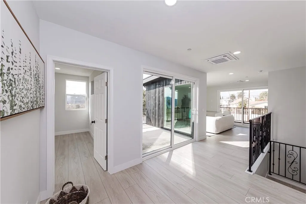 2926 Future Street, Los Angeles, California 90065 home-pic-19